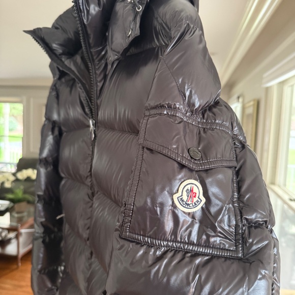 2025 Moncler Maya Sz 6 ! Mint !!!! - Picture 3 of 13